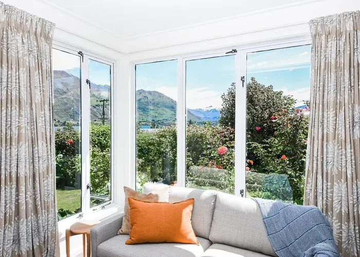 Lismore Views * Wanaka
